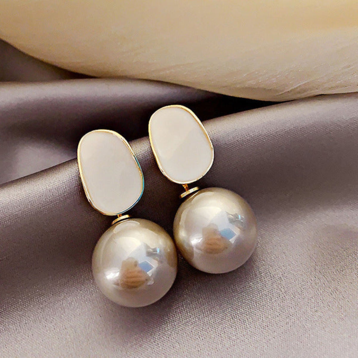 VINTAGE GEOMETRIC PEARL EARRINGS