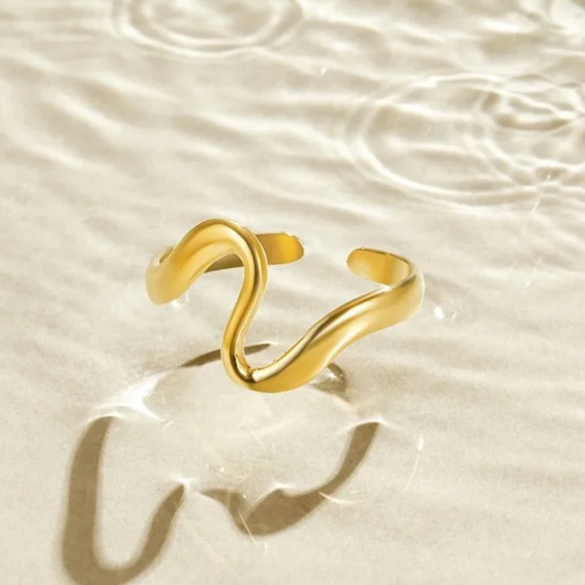 STUNNING GOLD WAVE RING