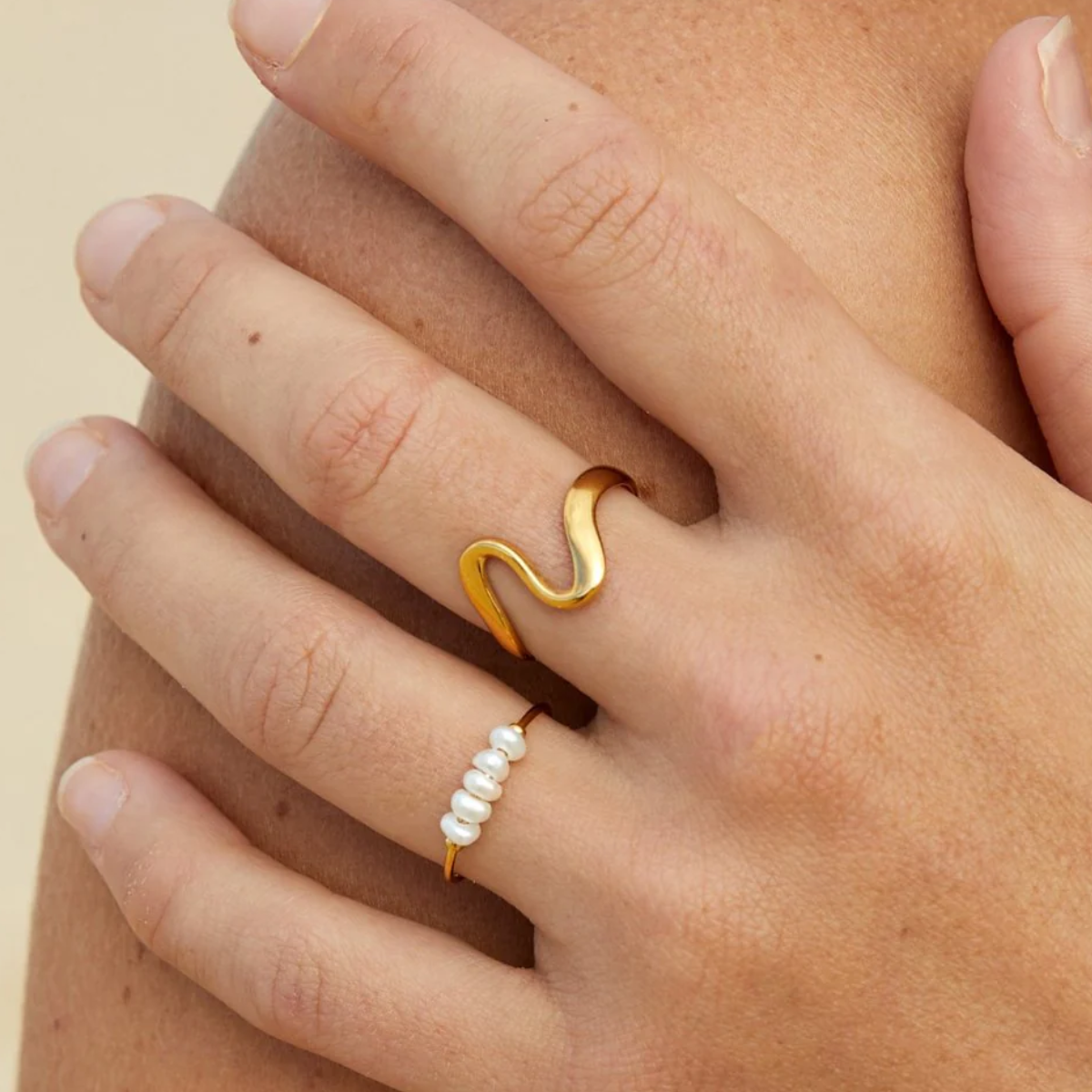 STUNNING GOLD WAVE RING