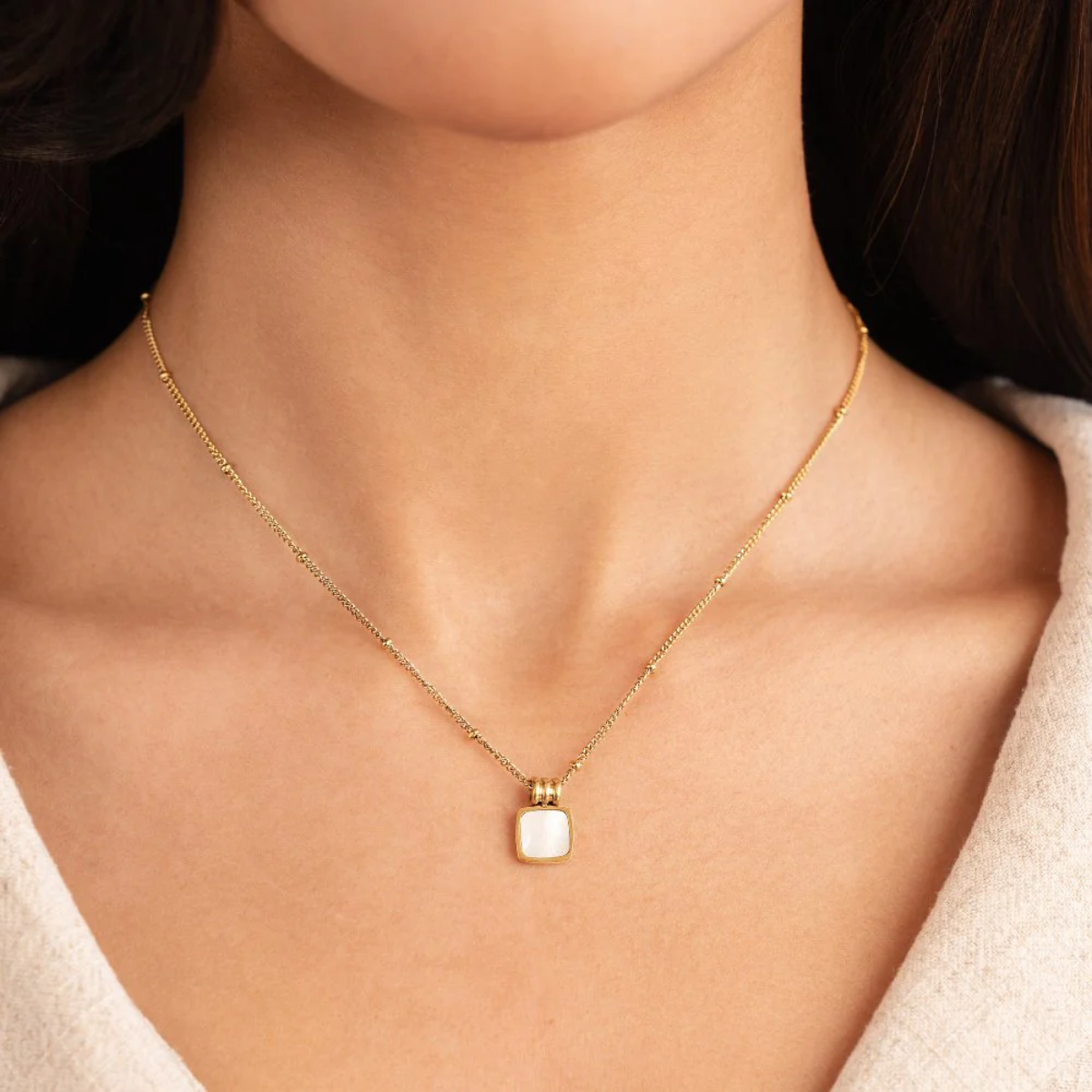 LUCIA WHITE SHELL PENDANT NECKLACE