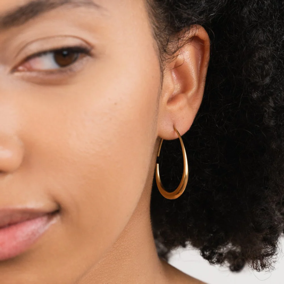 NICA GOLD HOOP EARRINGS