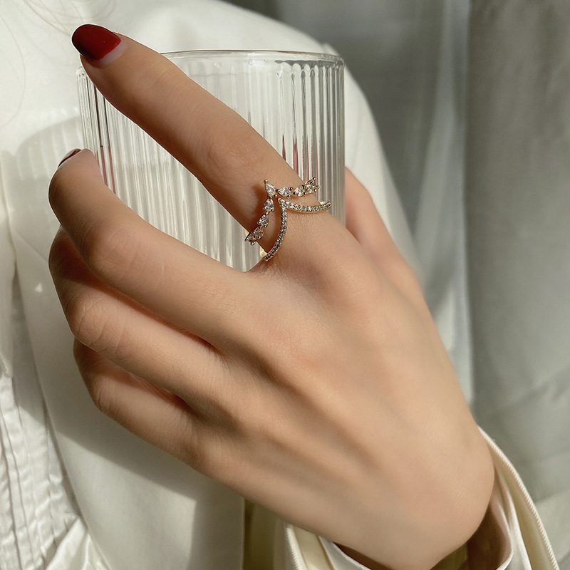 LILLY CRYSTAL ELEGANT RING