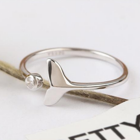 ADJUSTABLE SEA RING WITH ZIRCONS AND A DOLPHIN TAIL