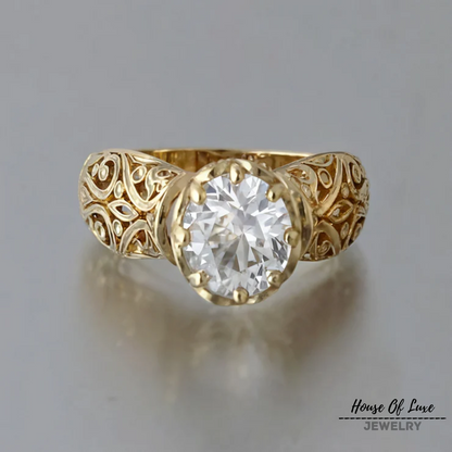 ELEGANT WHITE ZIRCONIA RING