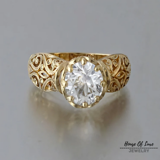 ELEGANT WHITE ZIRCONIA RING